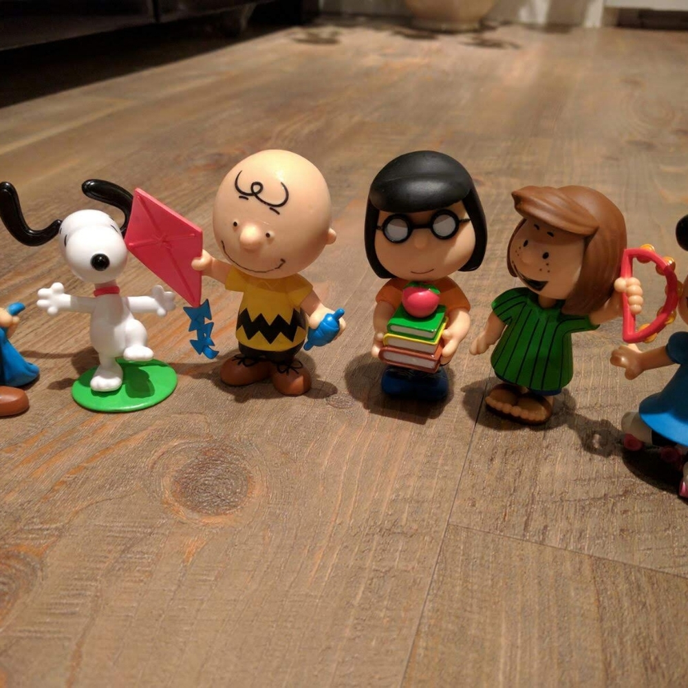 High quality figurine set for Peanut fans